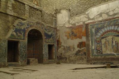 Interior of the house of Neptune and Amphitrite (photo by Rutger van der Maar, https://www.flickr.com/photos/83468718@N06/45620167204 / CC BY-SA 2.0)