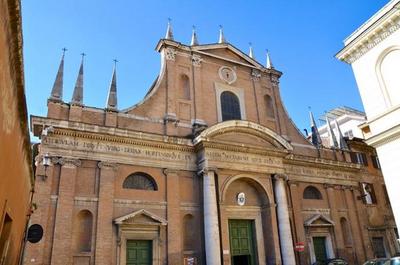 Façade of the church (photo by Joe Shlabotnik, https://www.flickr.com/photos/joeshlabotnik/26309808601 / CC BY-SA 2.0)