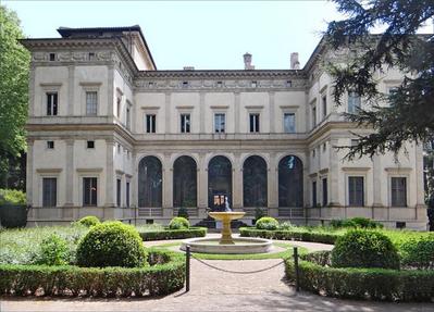 The façade of the Villa Farnesina (photo by Jean-Pierre Dalbéra, https://www.flickr.com/photos/dalbera/34029492720 / CC BY-SA 2.0)