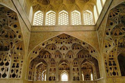 The Music Hall at ‘Ali Qapu (public domain), https://it.wikipedia.org/wiki/File:Iran_Isfahan_Ali.Qapu_Music_Room_02.jpg