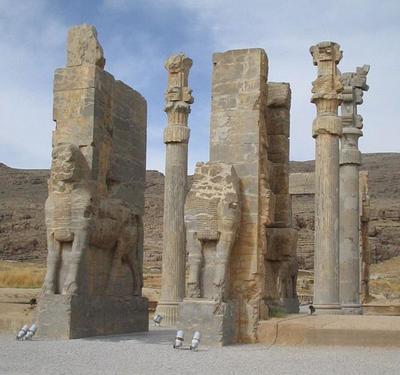 Monumental gates at Persepolis (photo by Fabien Dany, fabiendany.com / CC BY-SA 2.5)