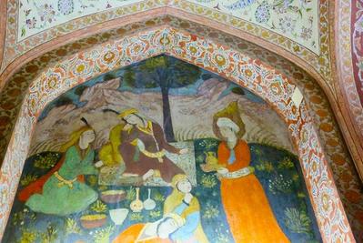 Safavid mural painting at the palace (photo by Peter Chou Kee Liu, https://www.flickr.com/photos/peteropaliu/8784197246/ / CC BY-SA 2.0)