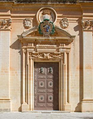 Detail of the 16th-century doorway of the cathedral (Photo by Tony Hisgett – CC-BY-SA 2.0).