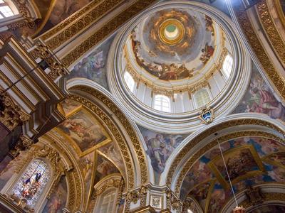 View of the frescoes on the walls of the dome, at the crossing between the nave and transept (Photo by Jean-Christophe Benoist– CC-BY-SA 3.0). 